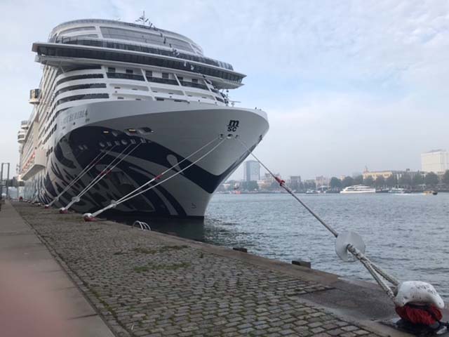 MSC Euribia aan de Cruise Terminal Rotterdam